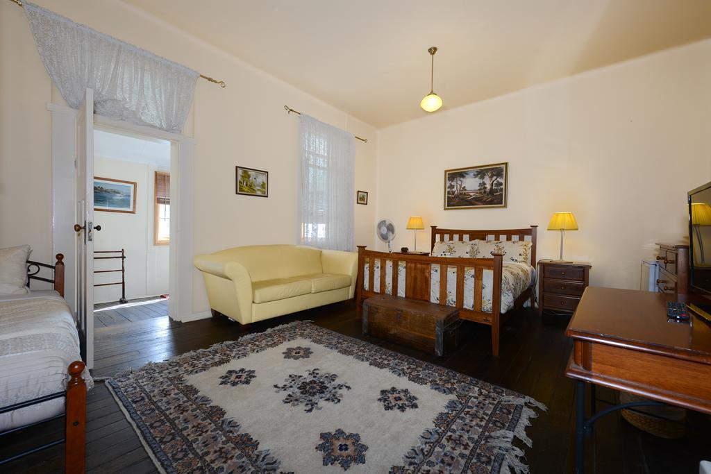 Edinburgh Gallery Bed & Breakfast Хобарт Экстерьер фото