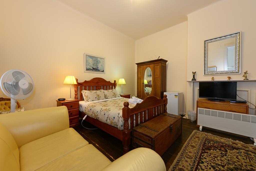 Edinburgh Gallery Bed & Breakfast Хобарт Экстерьер фото
