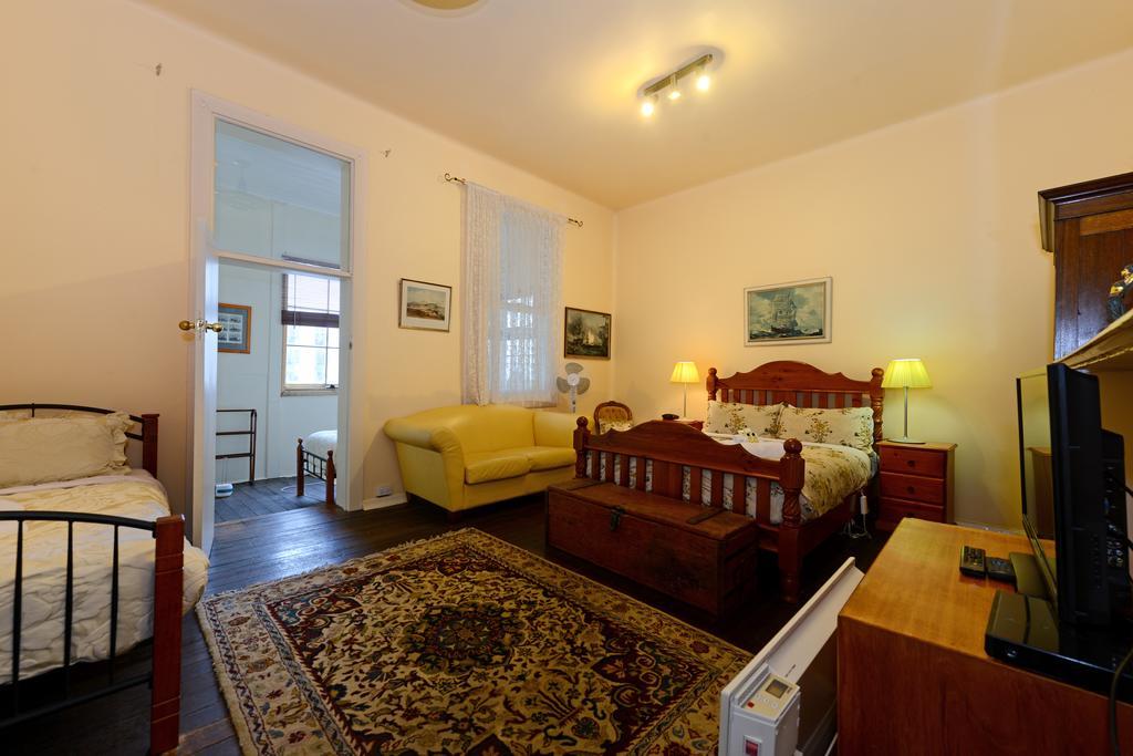 Edinburgh Gallery Bed & Breakfast Хобарт Экстерьер фото