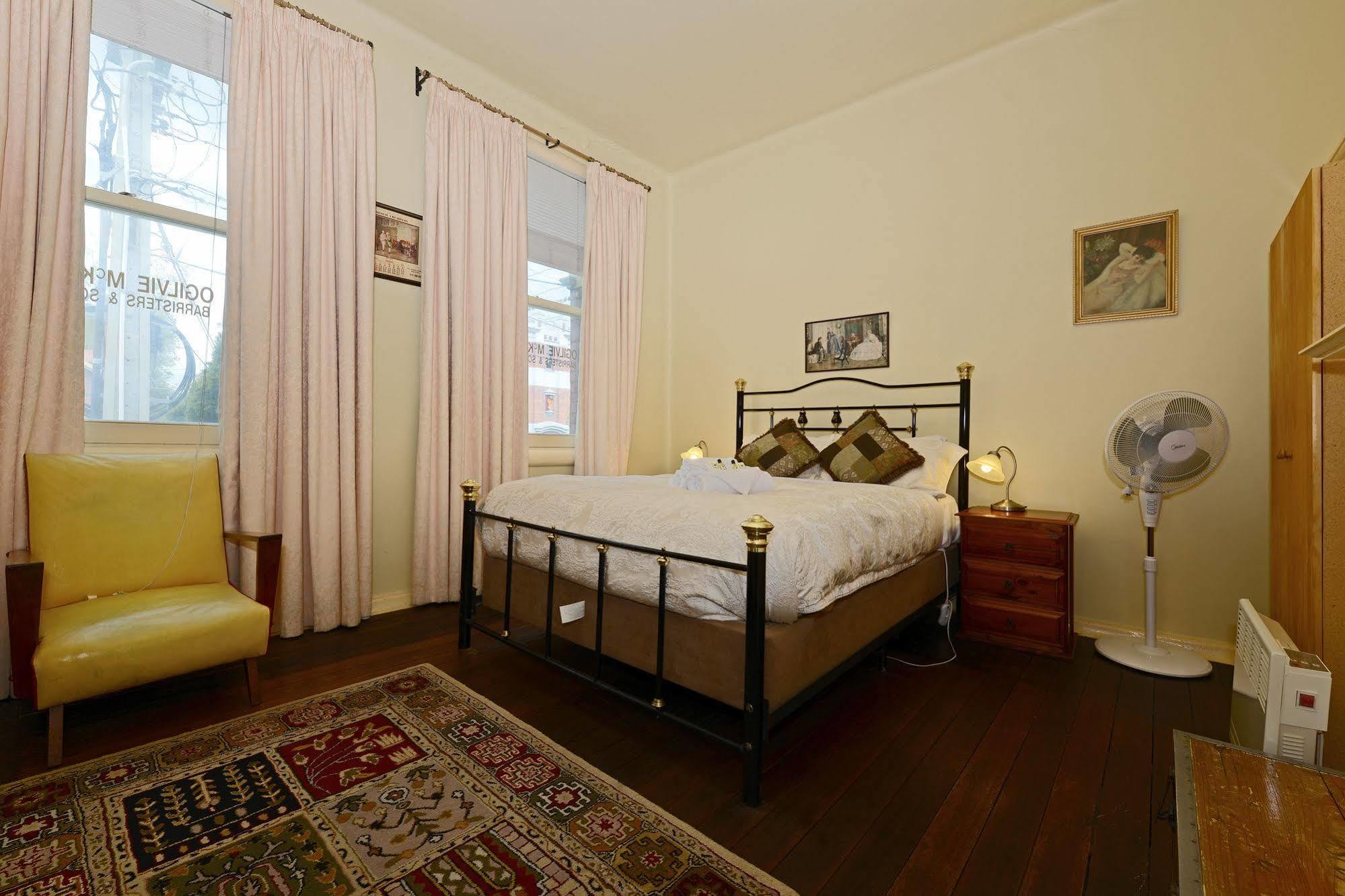 Edinburgh Gallery Bed & Breakfast Хобарт Экстерьер фото