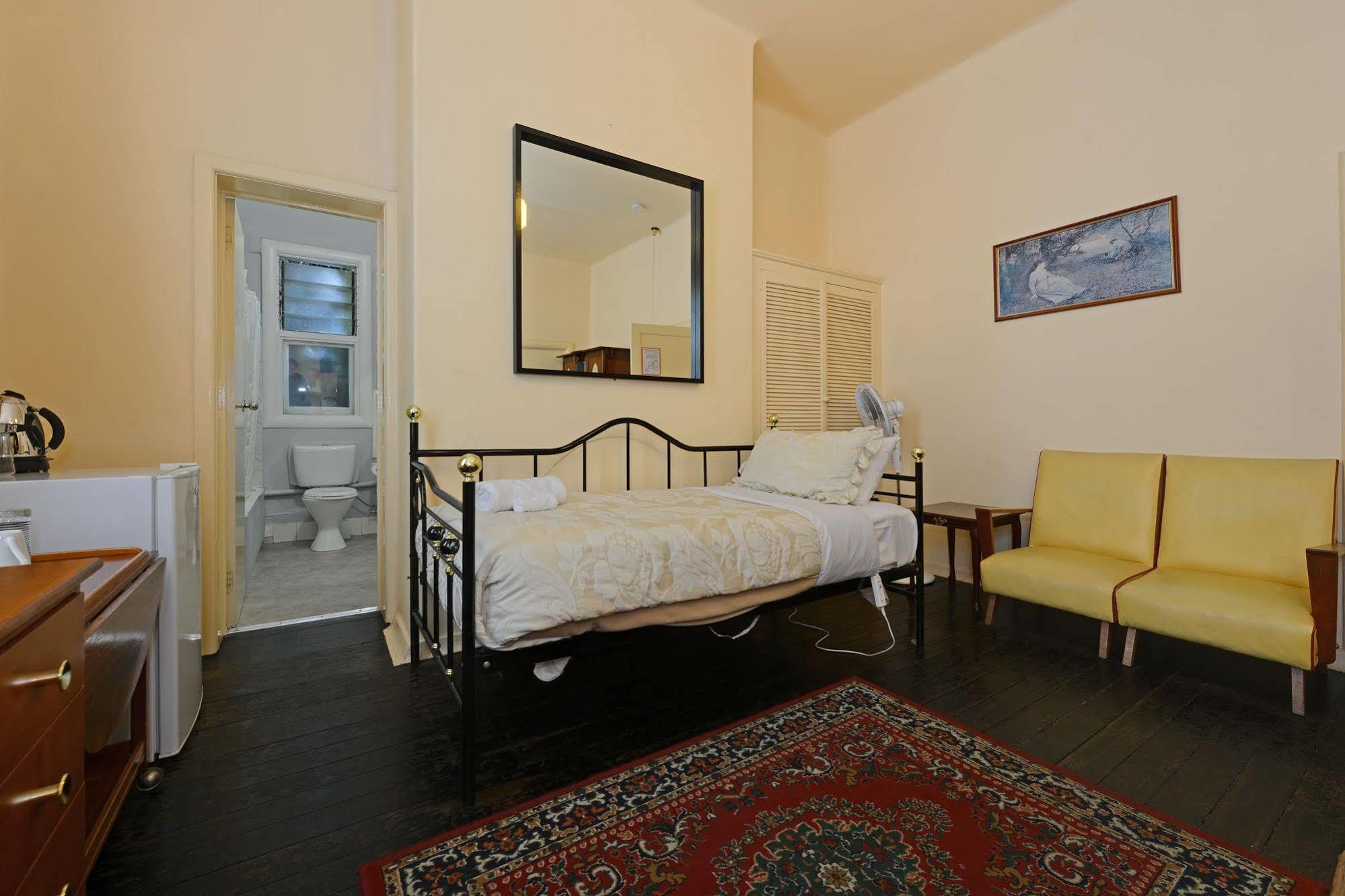 Edinburgh Gallery Bed & Breakfast Хобарт Экстерьер фото
