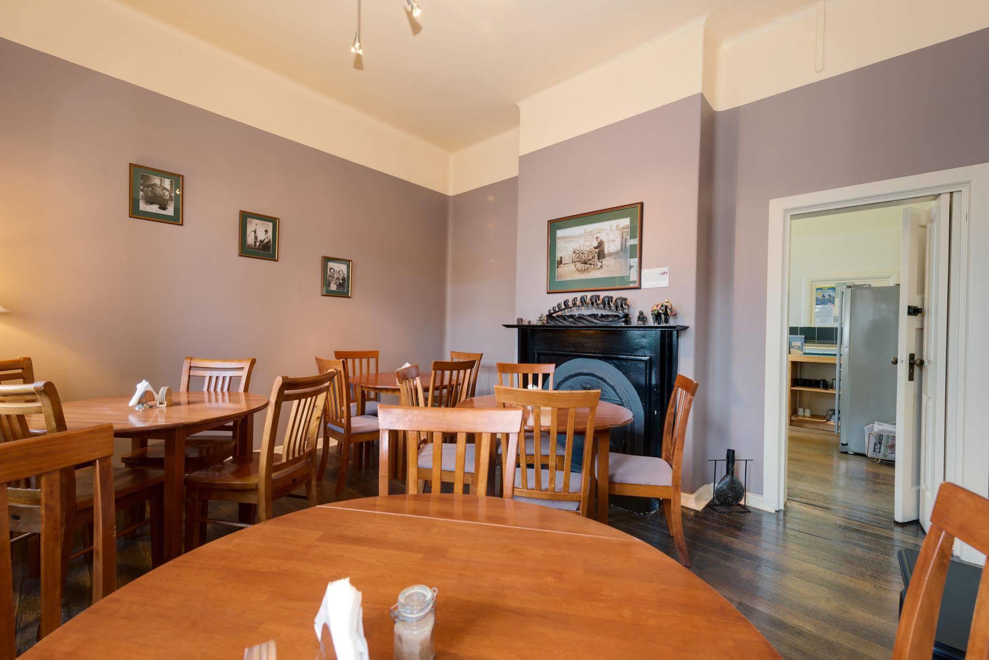 Edinburgh Gallery Bed & Breakfast Хобарт Экстерьер фото