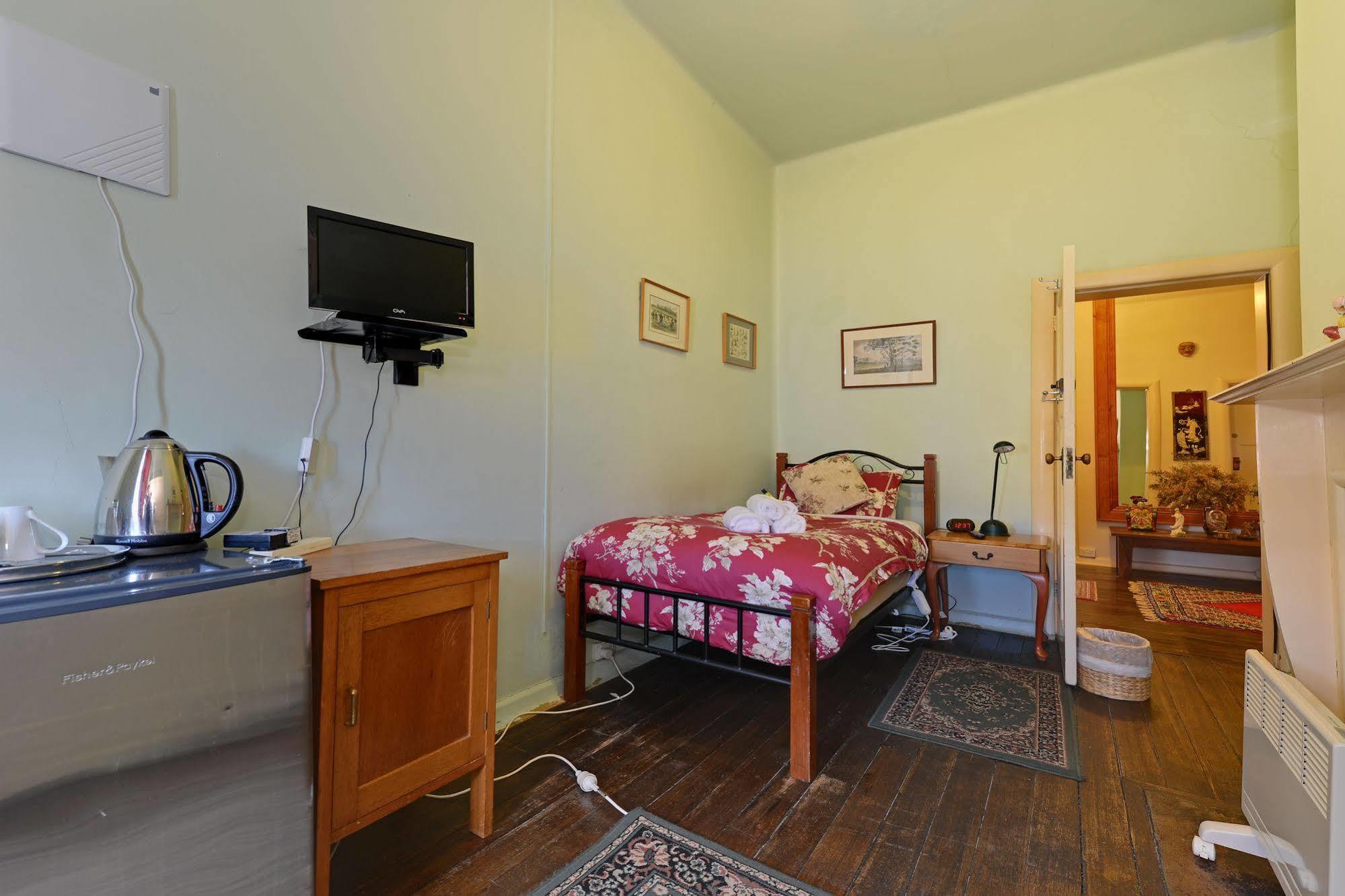 Edinburgh Gallery Bed & Breakfast Хобарт Экстерьер фото