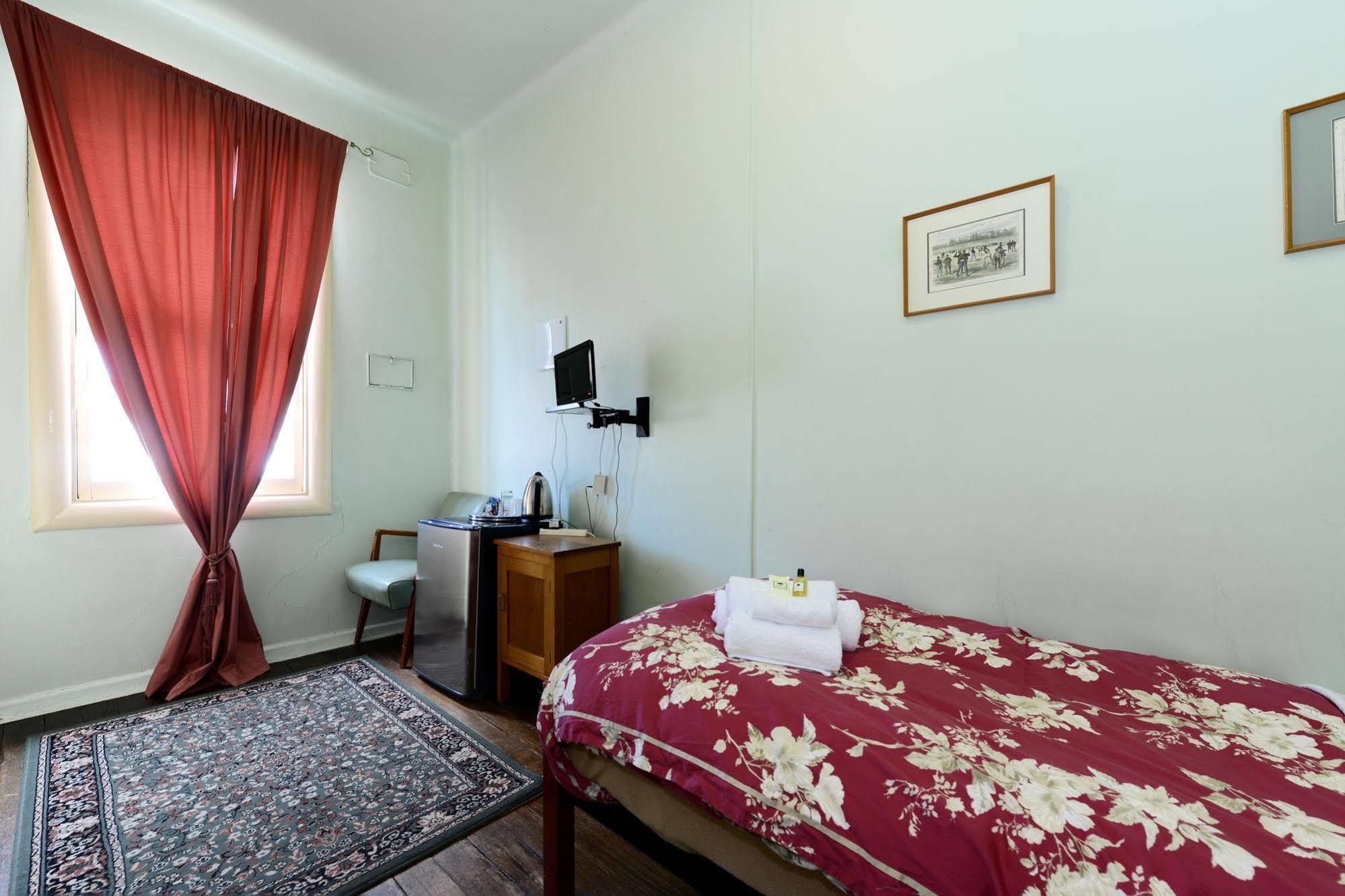 Edinburgh Gallery Bed & Breakfast Хобарт Экстерьер фото