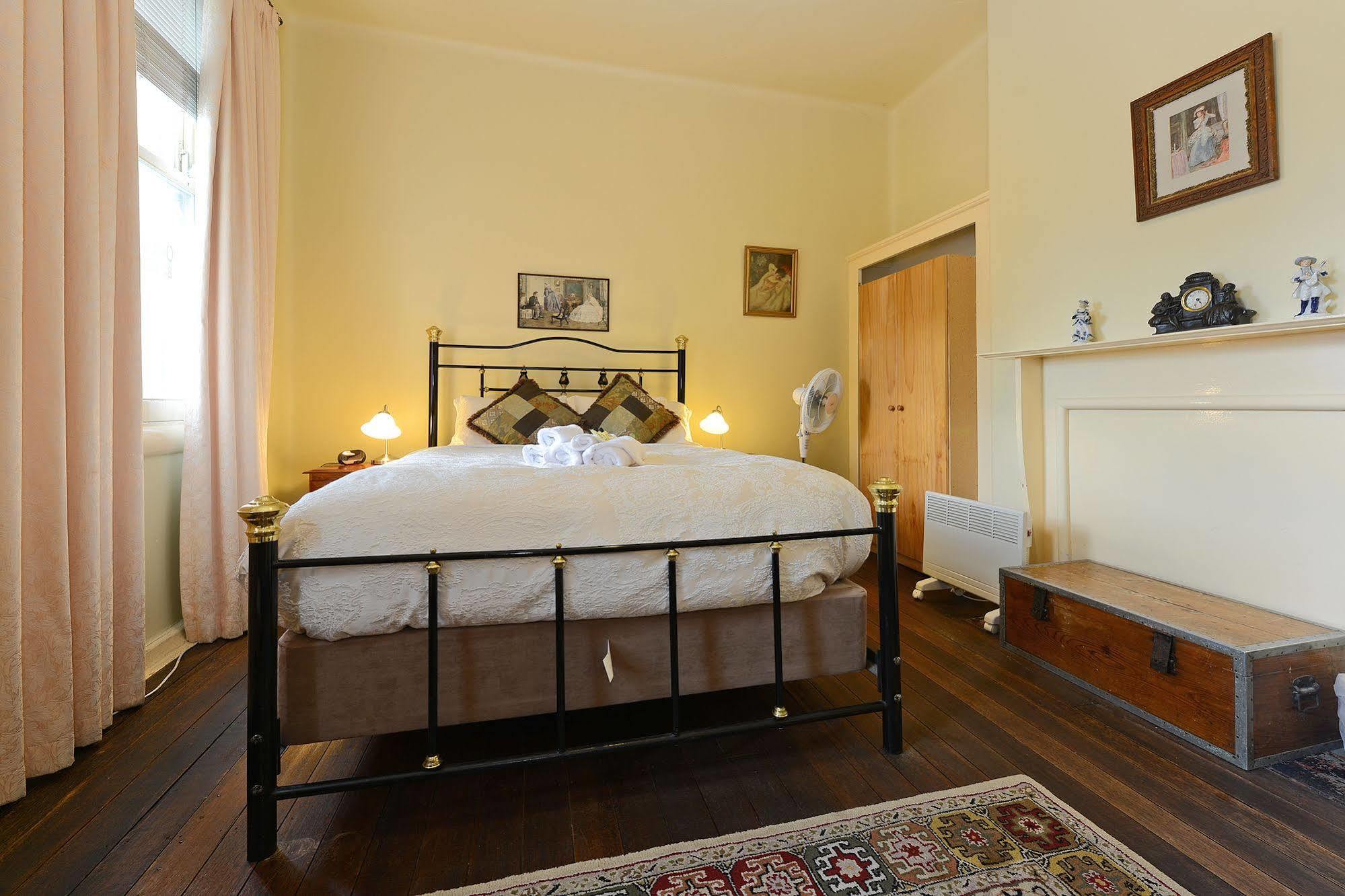 Bed and Breakfast Edinburgh Gallery Bed & Breakfast Хобарт Экстерьер фото