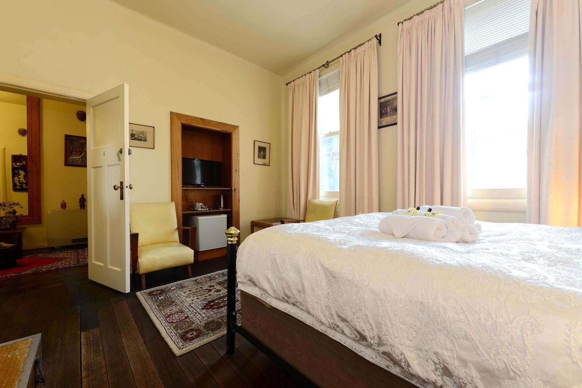 Edinburgh Gallery Bed & Breakfast Хобарт Экстерьер фото