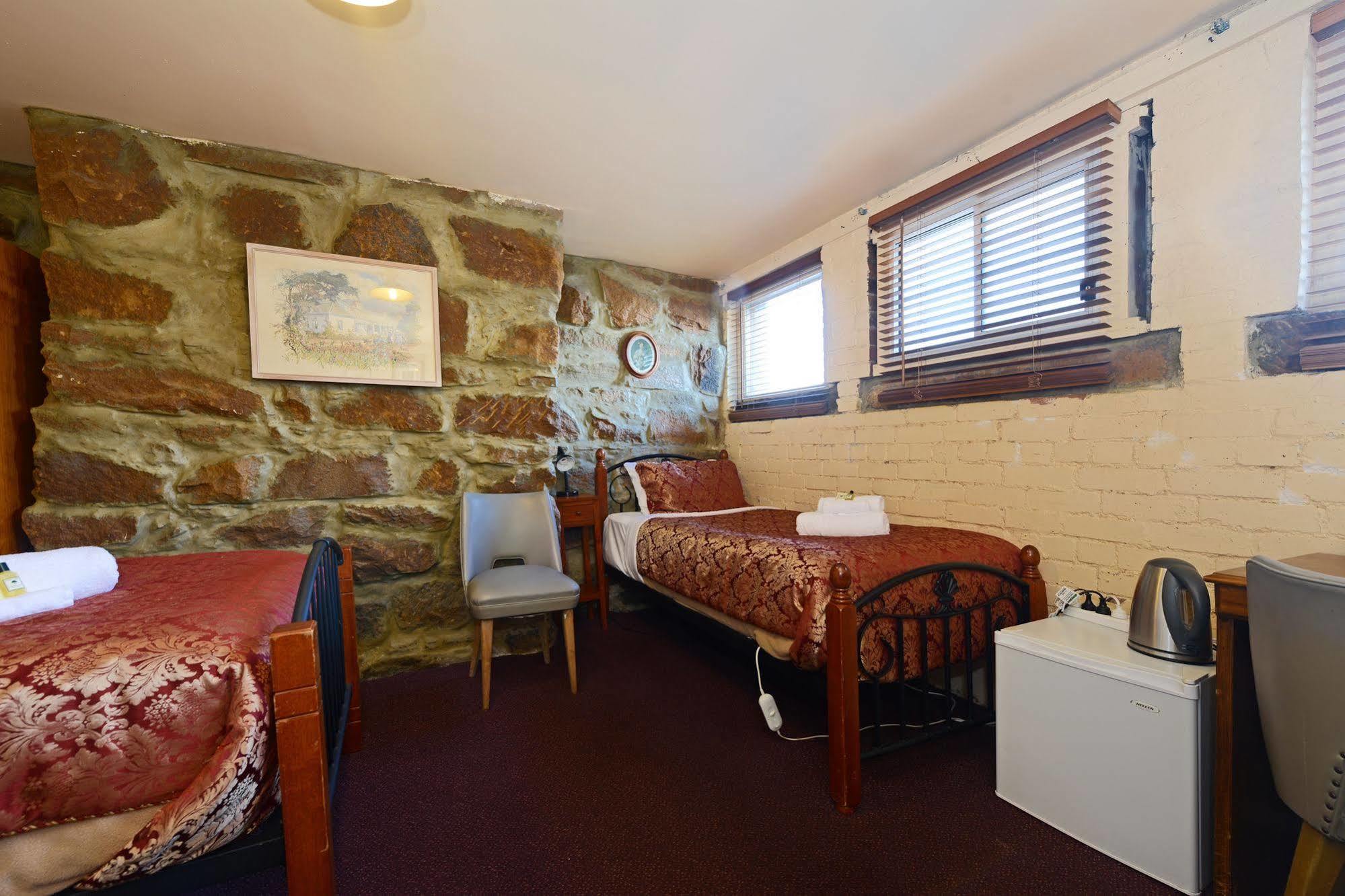 Edinburgh Gallery Bed & Breakfast Хобарт Экстерьер фото