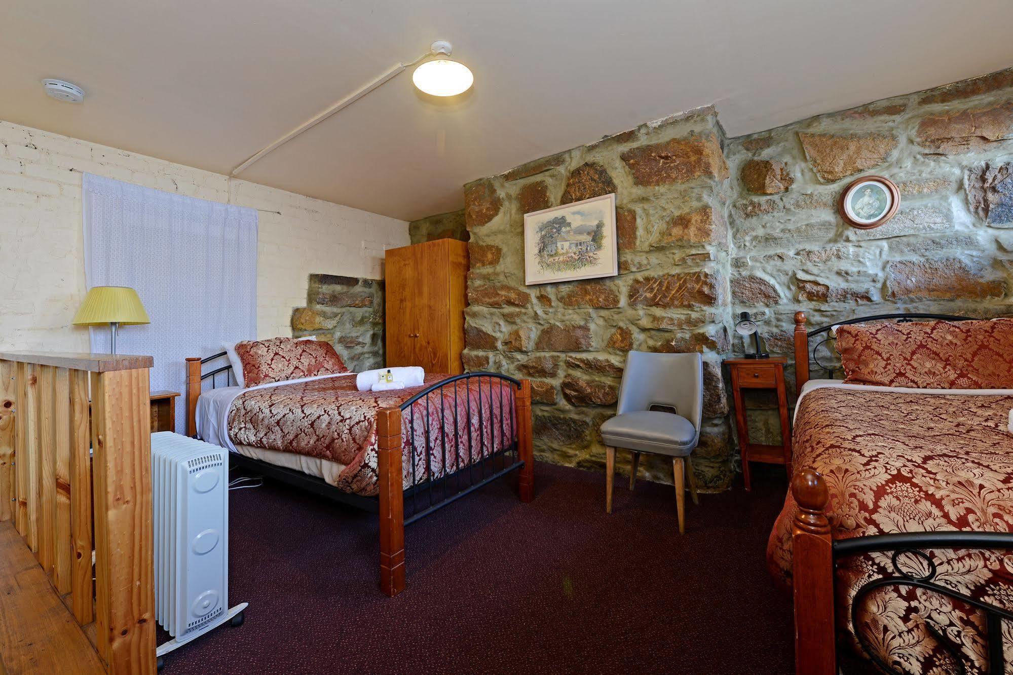 Edinburgh Gallery Bed & Breakfast Хобарт Экстерьер фото
