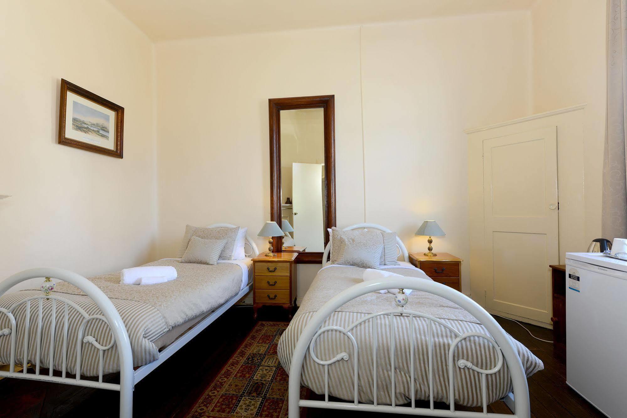 Edinburgh Gallery Bed & Breakfast Хобарт Экстерьер фото