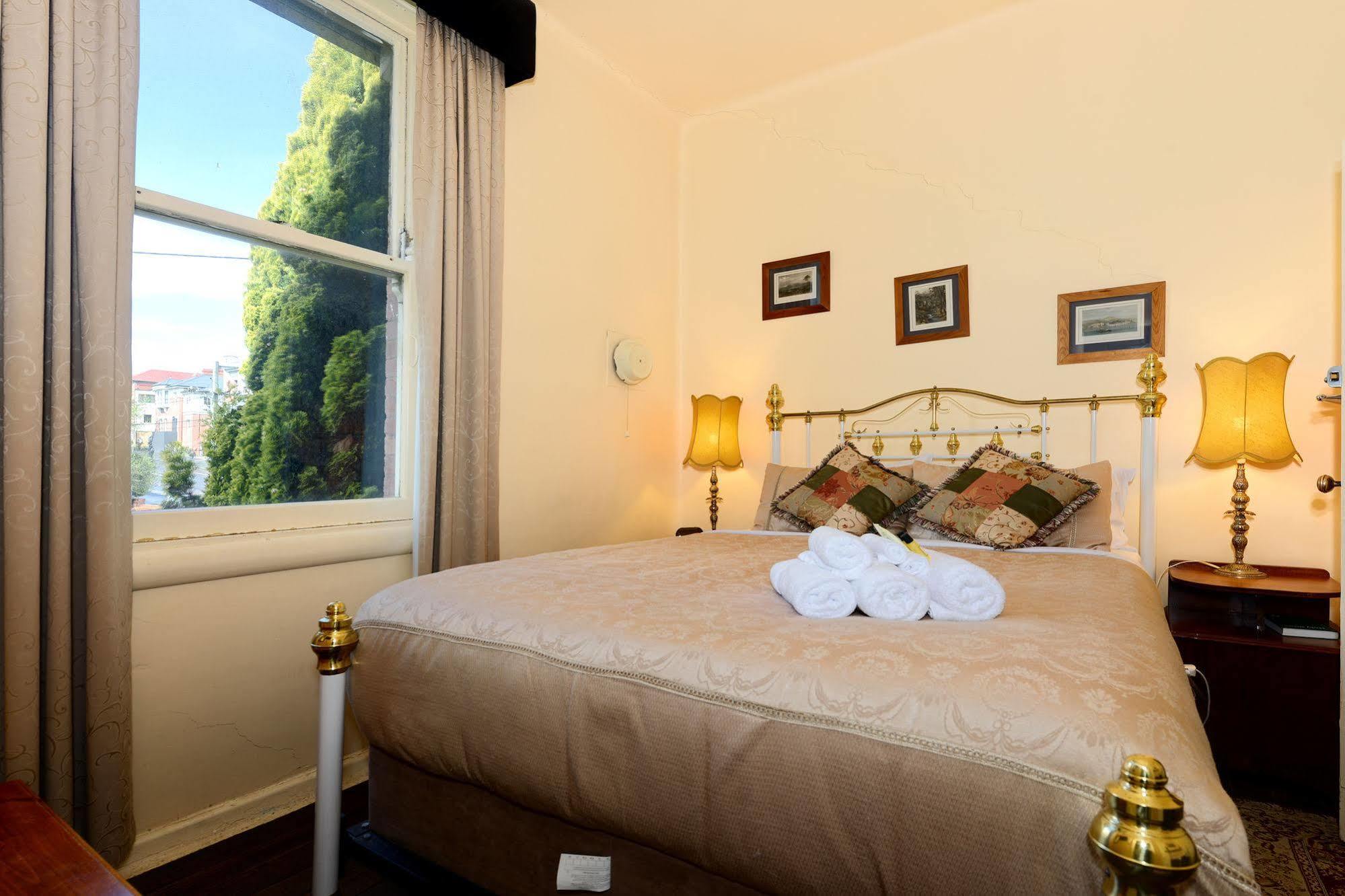Edinburgh Gallery Bed & Breakfast Хобарт Экстерьер фото