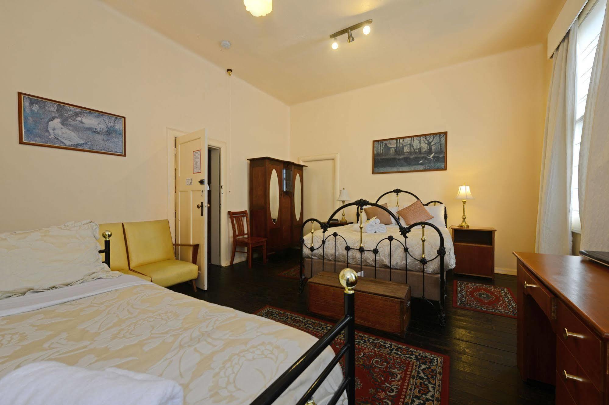 Edinburgh Gallery Bed & Breakfast Хобарт Экстерьер фото
