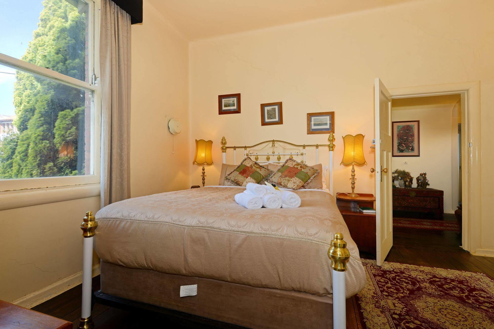 Edinburgh Gallery Bed & Breakfast Хобарт Экстерьер фото