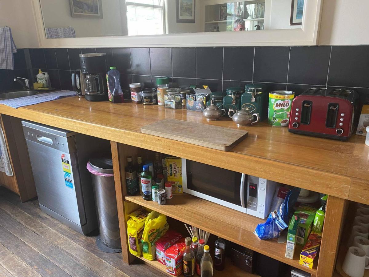 Edinburgh Gallery Bed & Breakfast Хобарт Экстерьер фото